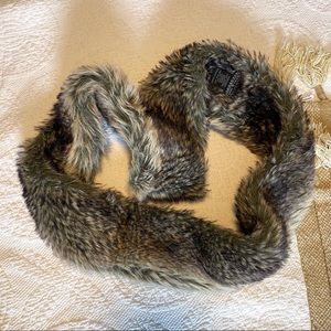Deena & Ozzy Faux Fur Infinity Scarf- Like New!
